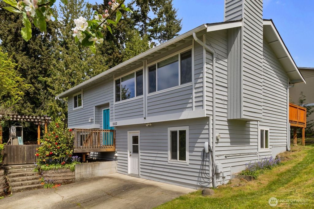 Photo of 11102 126th Avenue NE, Kirkland, WA 98033 (MLS # 2515401)