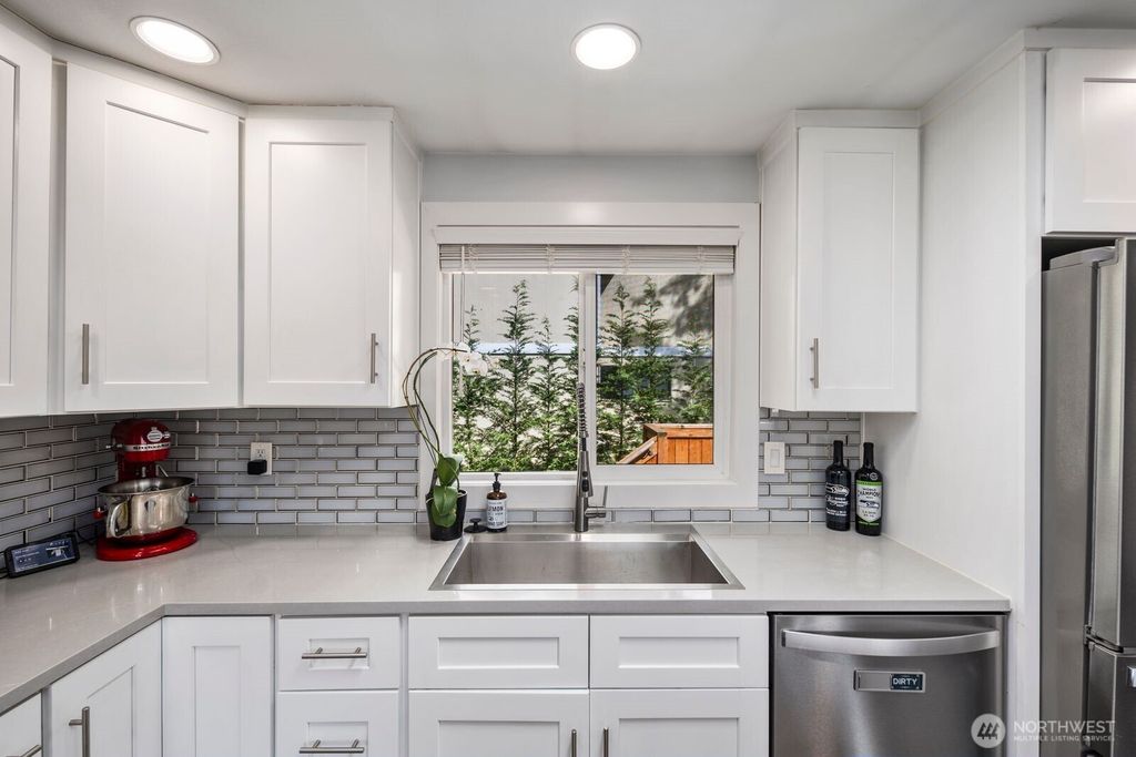 Photo of 11102 126th Avenue NE, Kirkland, WA 98033 (MLS # 2515401)