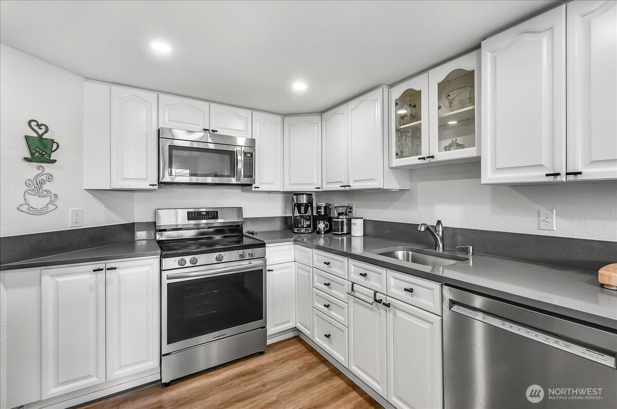 23501 Lakeview Drive D204