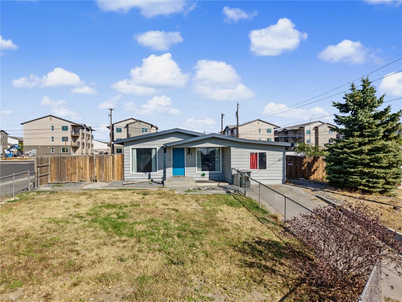 912 W Loop Drive NE