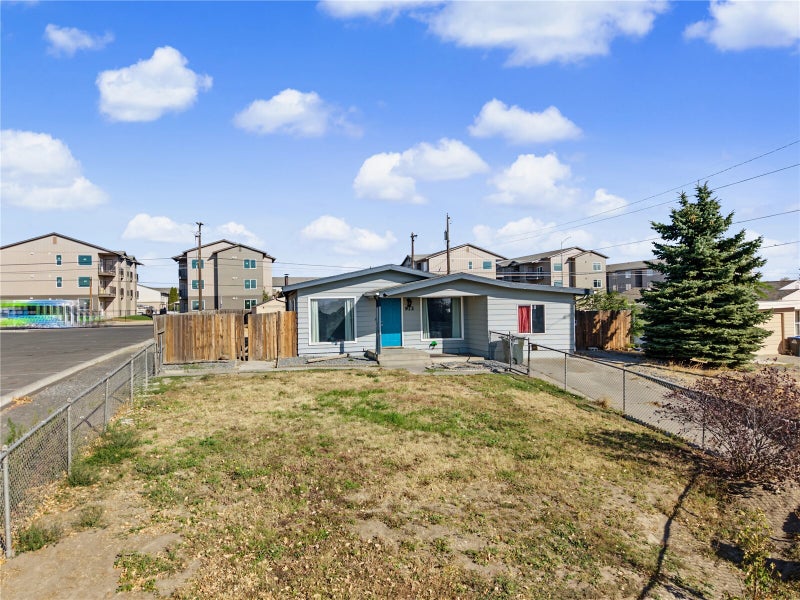 912 W Loop Drive NE