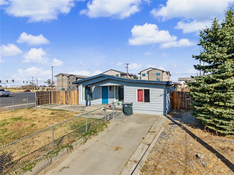 912 W Loop Drive NE