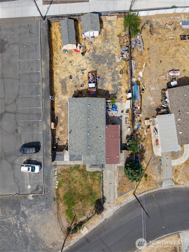 912 W Loop Drive NE