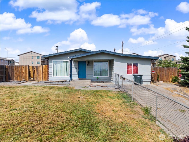 912 W Loop Drive NE