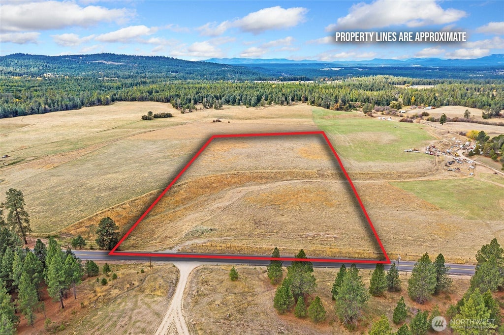 Photo of 36277 E Elk Chattaroy Road, Elk, WA 99009 (MLS # 2594214)