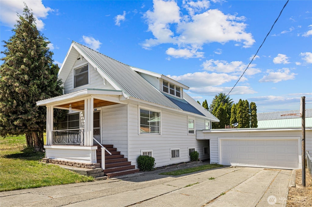 Photo of 107 W Montana Avenue, Roslyn, WA 98941 (MLS # 2540066)