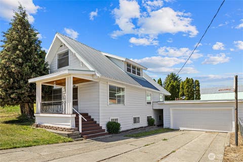 Photo of 107 W Montana Avenue, Roslyn, WA 98941 (MLS # 2540066)
