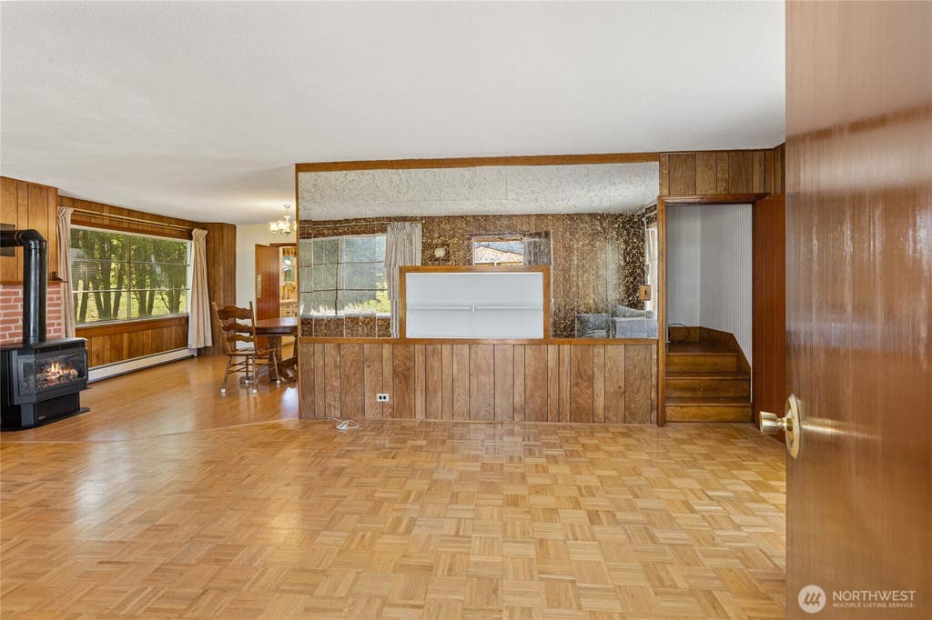Photo of 107 W Montana Avenue, Roslyn, WA 98941 (MLS # 2540066)