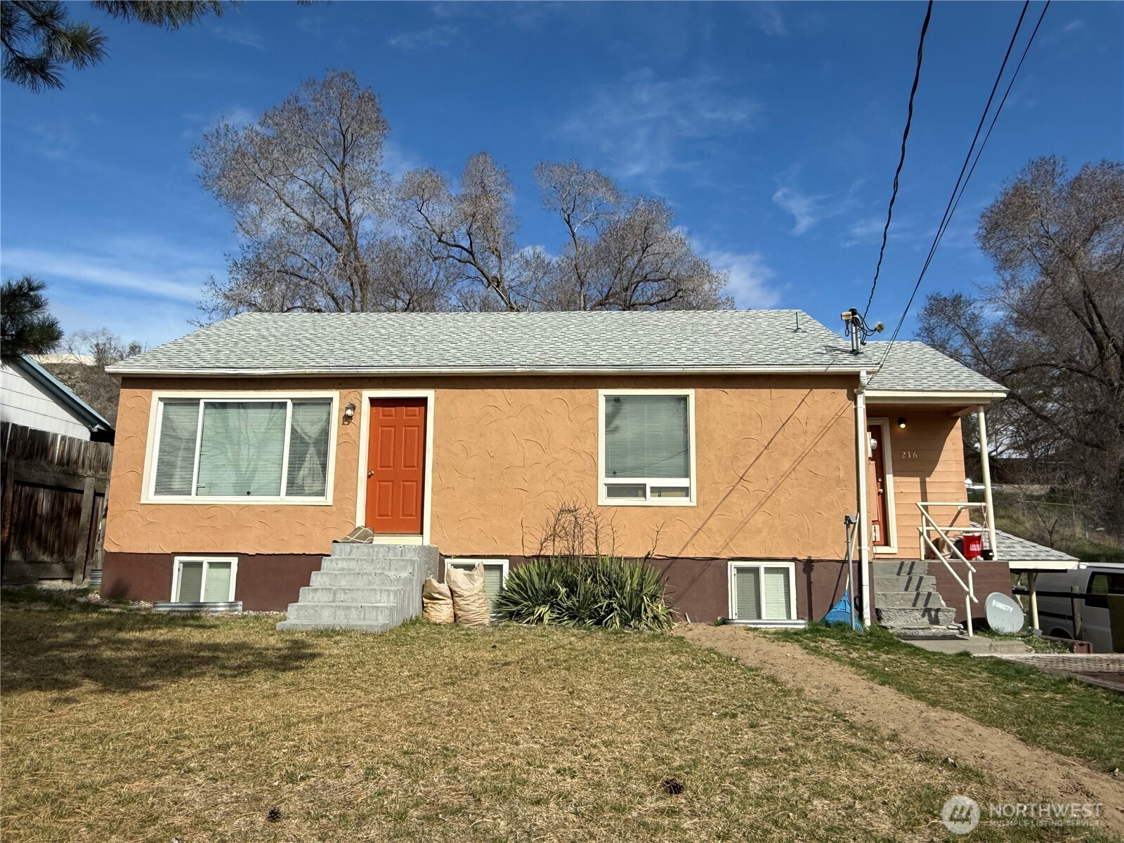 216 Cherry Avenue W