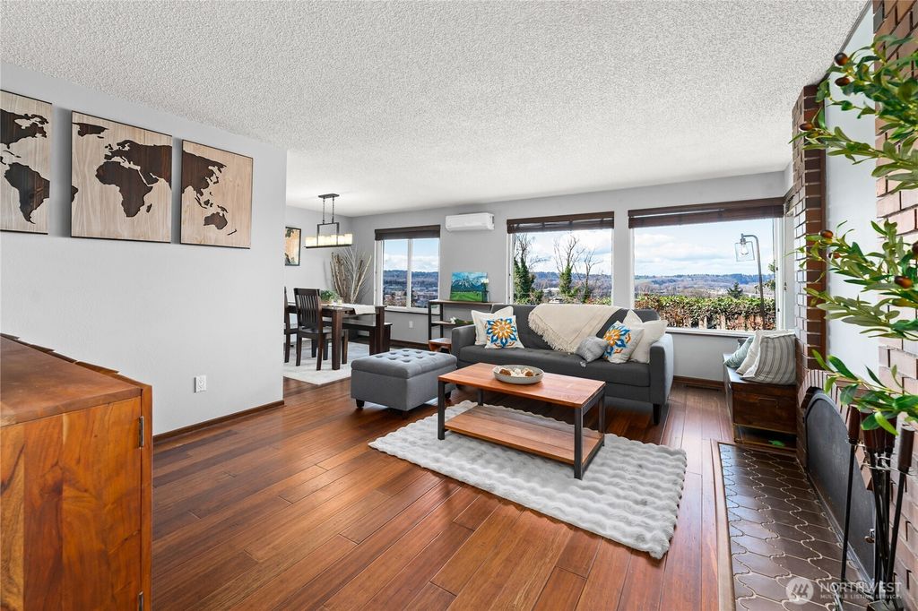 Photo of 925 Valley Place, Kent, WA 98031 (MLS # 2497291)