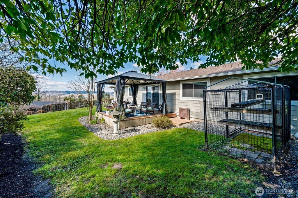 Photo of 925 Valley Place, Kent, WA 98031 (MLS # 2497291)