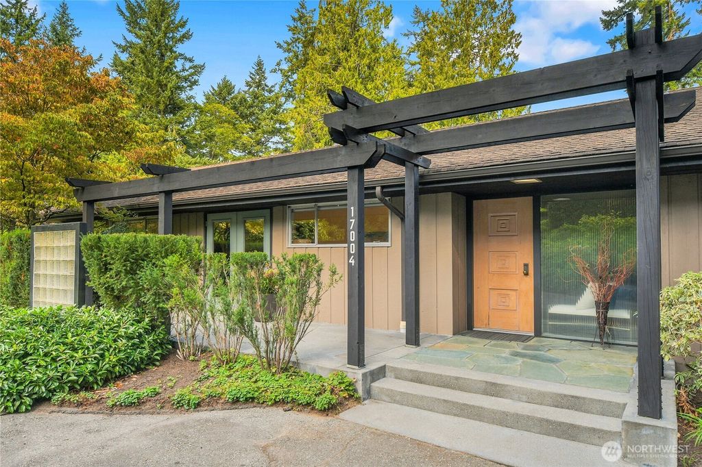 Photo of 17004 37th Avenue NE, Lake Forest Park, WA 98155 (MLS # 2432001)