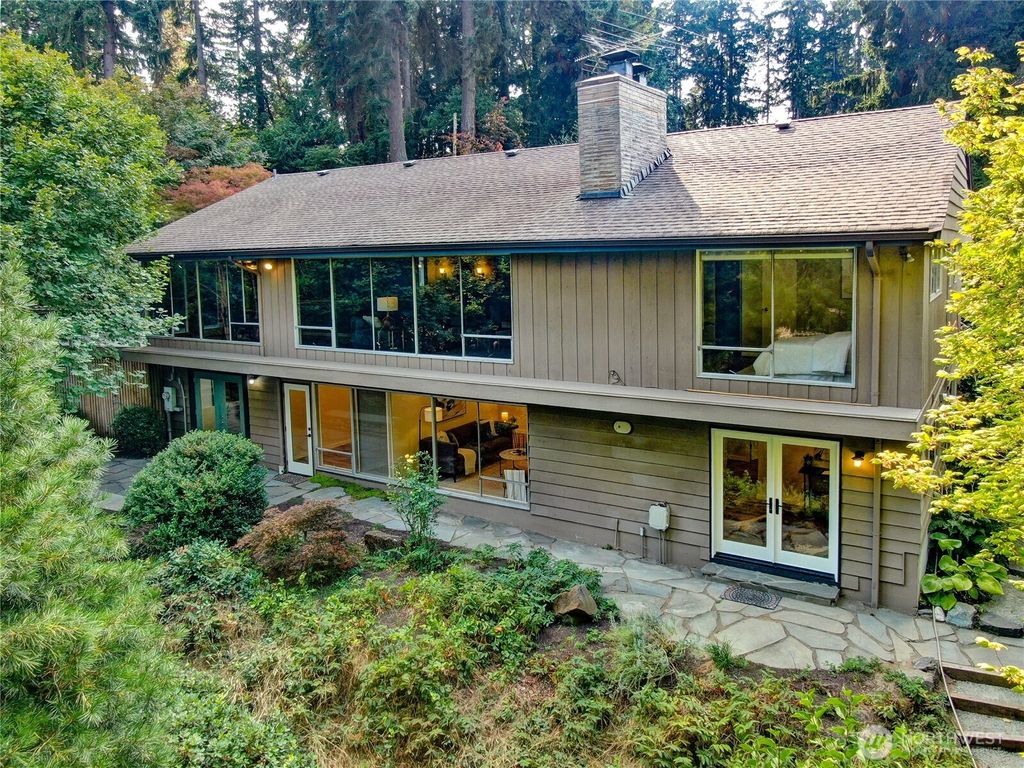 Photo of 17004 37th Avenue NE, Lake Forest Park, WA 98155 (MLS # 2432001)