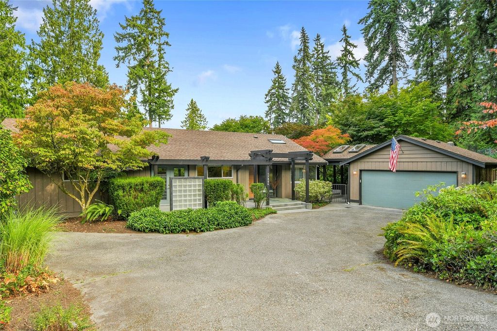Photo of 17004 37th Avenue NE, Lake Forest Park, WA 98155 (MLS # 2432001)