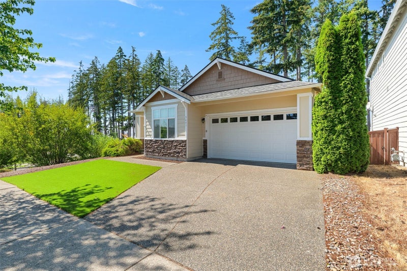 3401 Lanyard Drive NE