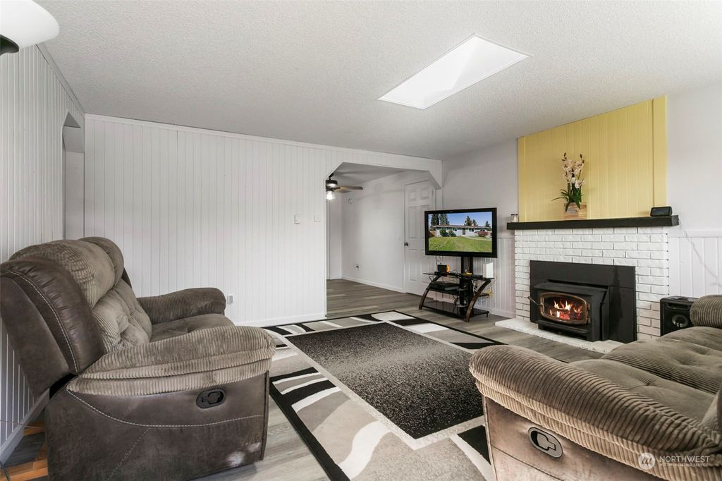 Photo of 5727 91st Place NE, Marysville, WA 98270 (MLS # 2061859)