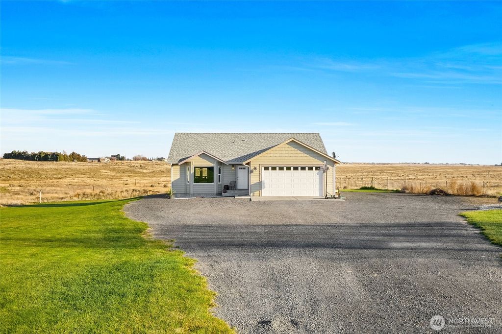 Photo of 8903 NE Stonecrest Road, Moses Lake, WA 98837 (MLS # 2455330)