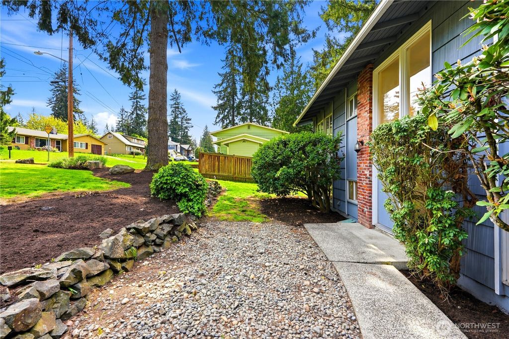 Photo of 14613 SE 16th Place, Bellevue, WA 98007 (MLS # 2516960)