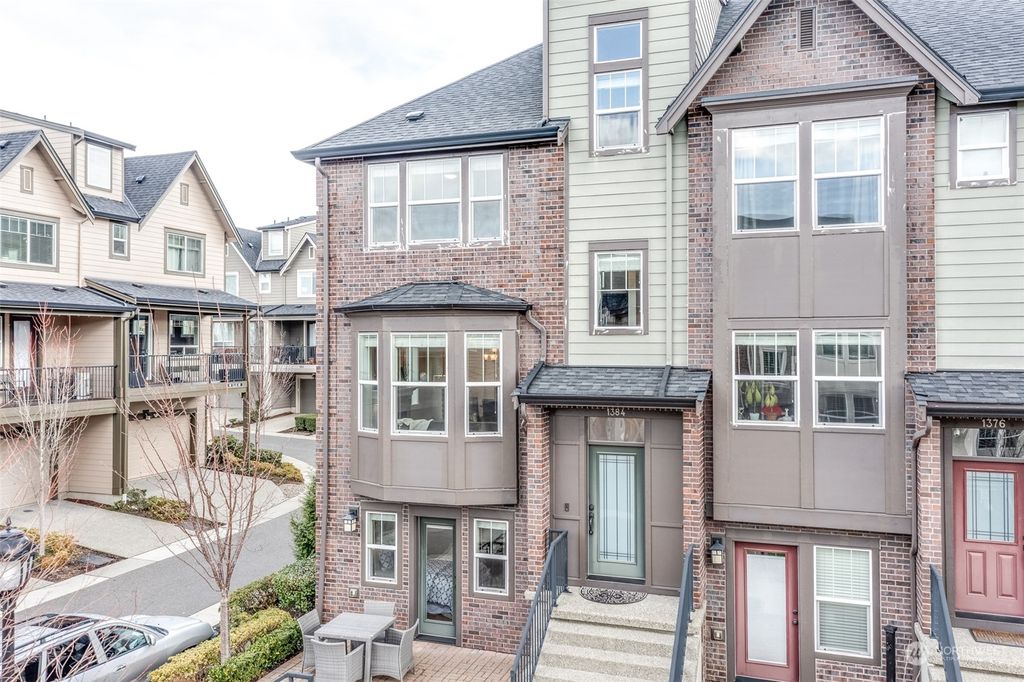 Photo of 1384 Greenwich Walk Walk NE, Issaquah, WA 98029 (MLS # 2043708)