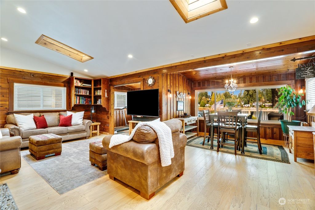 Photo of 2204 S 308th Street, Federal Way, WA 98003 (MLS # 2308424)