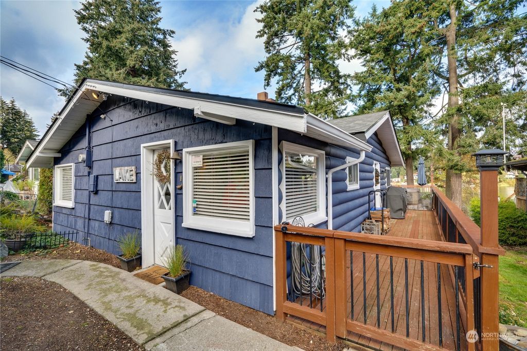Photo of 2204 S 308th Street, Federal Way, WA 98003 (MLS # 2308424)