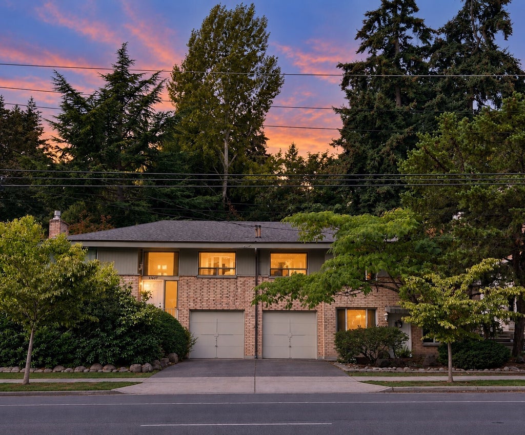 Photo of 13807 Greenwood Avenue N, Seattle, WA 98133 (MLS # 2596538)