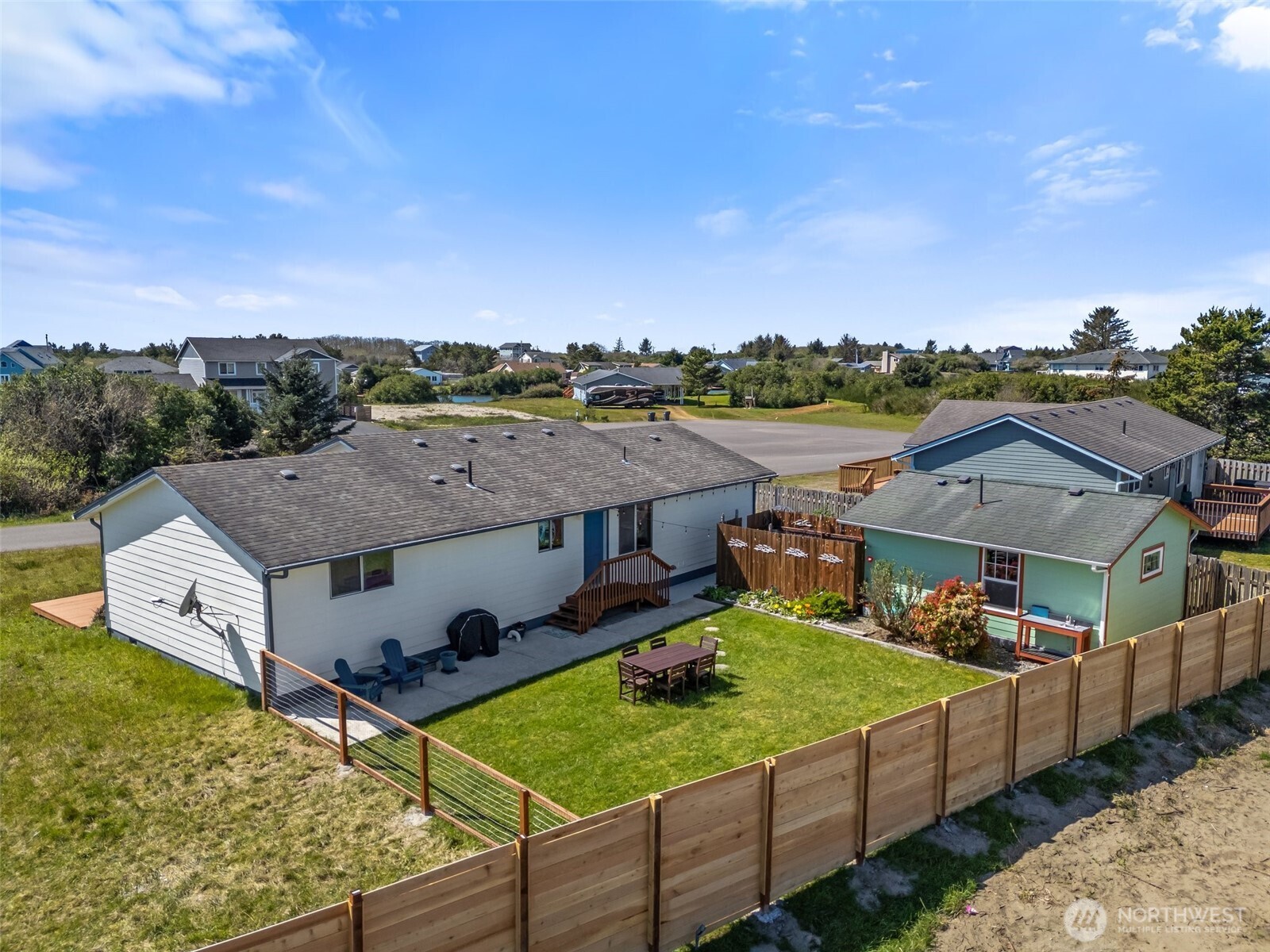970 SE Wawona Avenue