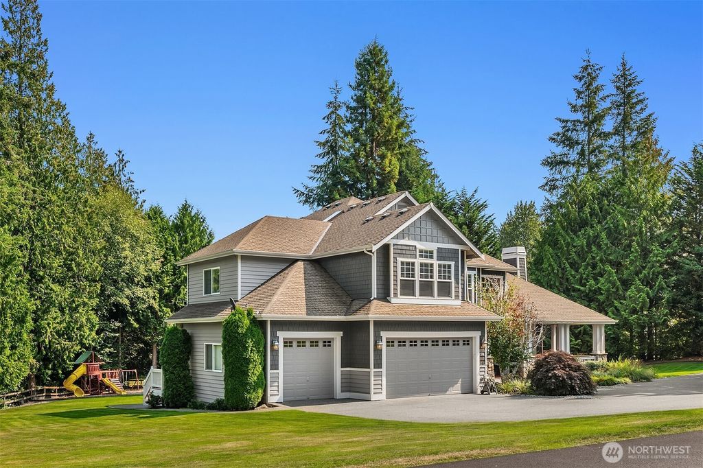 Photo of 10 216th Avenue NE, Sammamish, WA 98074 (MLS # 2342106)