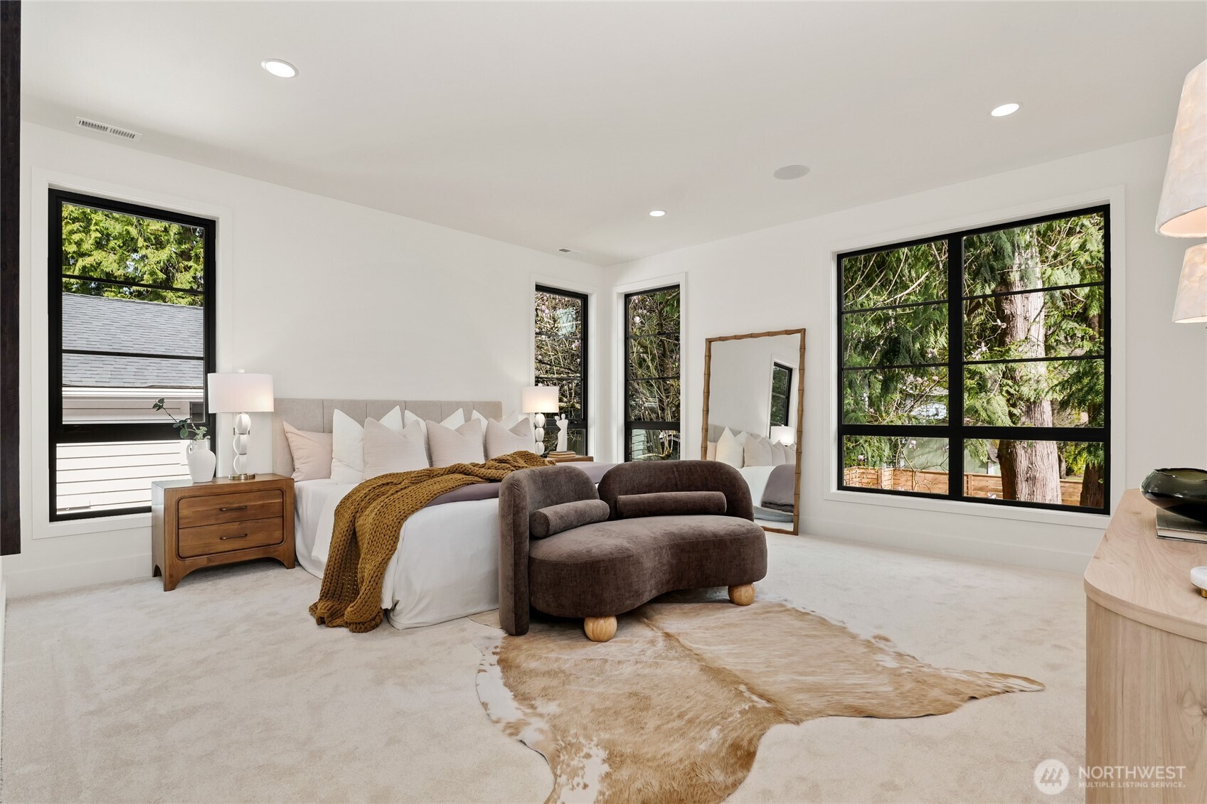 Kirkland, Washington, 98033, United States, 5 Bedrooms Bedrooms, ,5 BathroomsBathrooms,Residential,Active,2032937