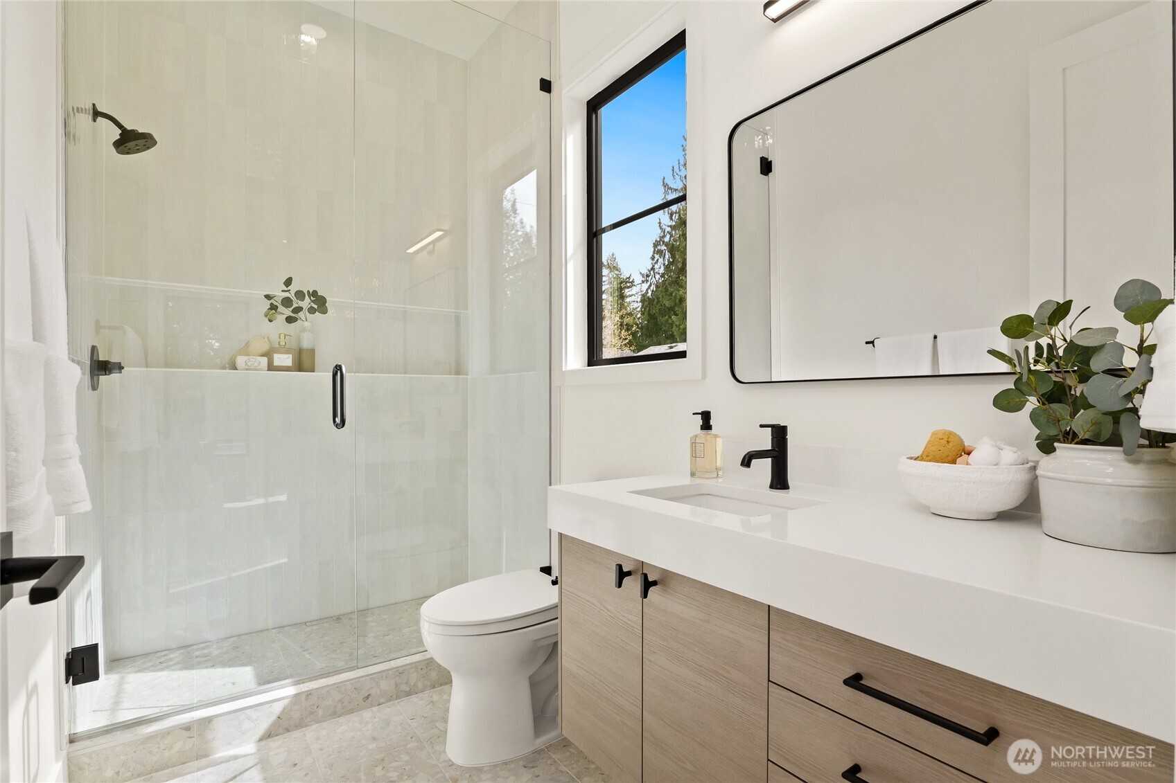 Kirkland, Washington, 98033, United States, 5 Bedrooms Bedrooms, ,5 BathroomsBathrooms,Residential,Active,2032937