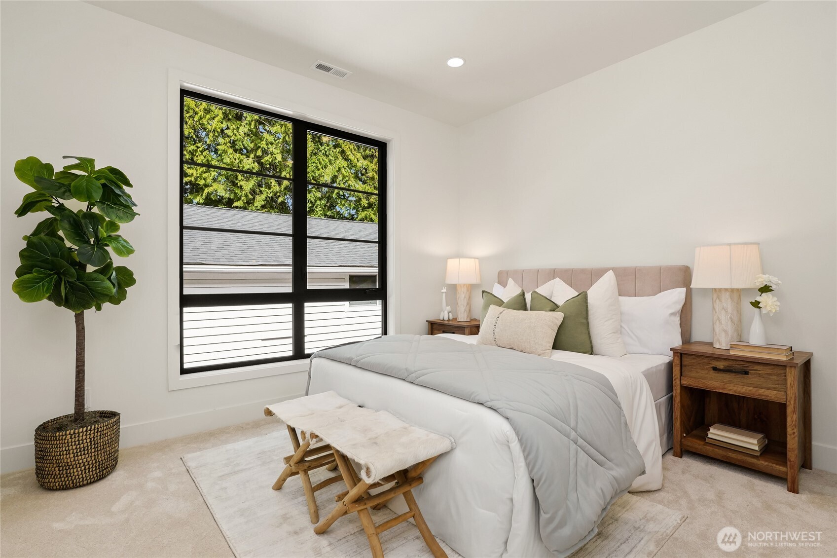 Kirkland, Washington, 98033, United States, 5 Bedrooms Bedrooms, ,5 BathroomsBathrooms,Residential,Active,2032937
