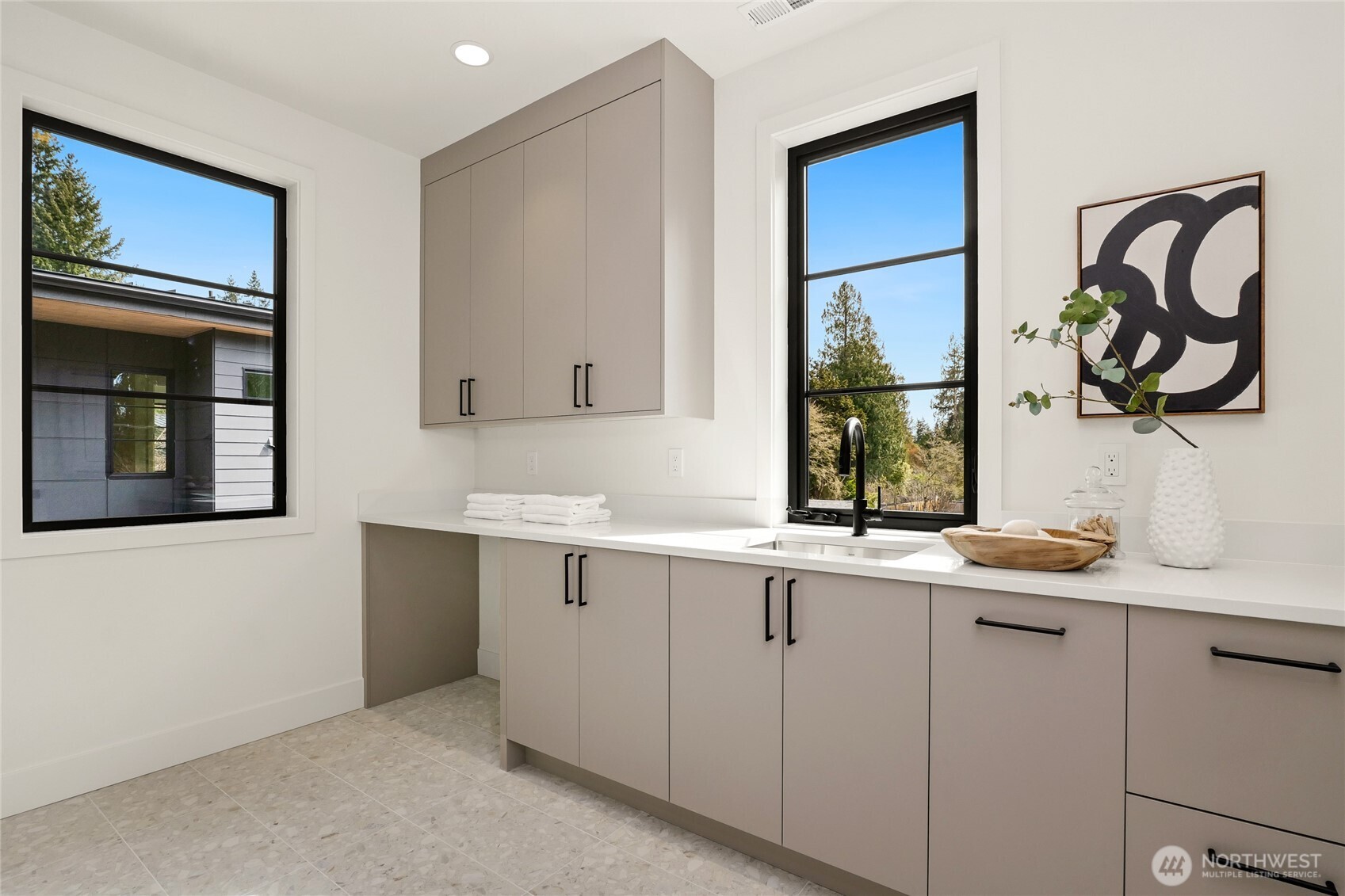 Kirkland, Washington, 98033, United States, 5 Bedrooms Bedrooms, ,5 BathroomsBathrooms,Residential,Active,2032937
