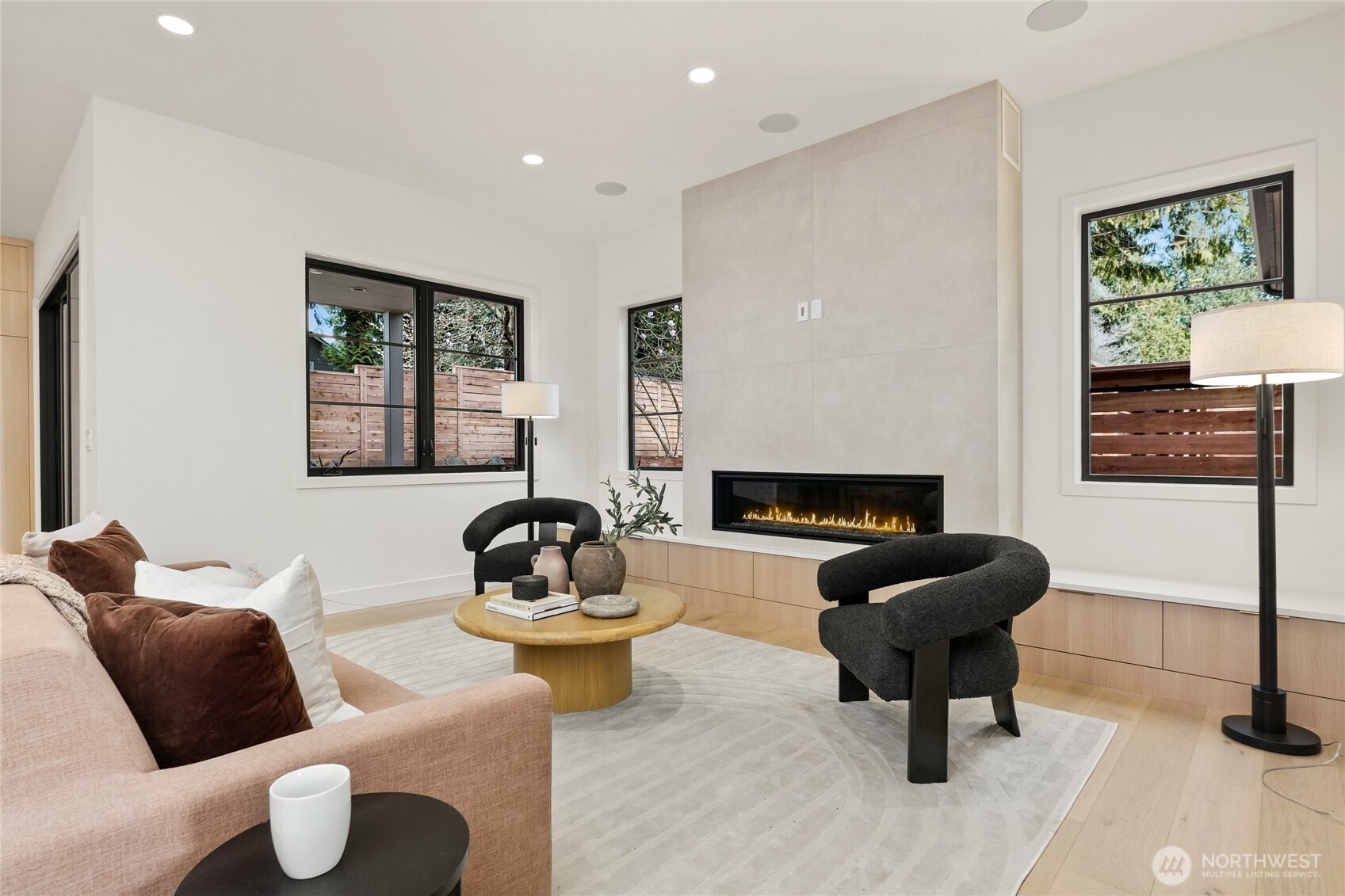 Kirkland, Washington, 98033, United States, 5 Bedrooms Bedrooms, ,5 BathroomsBathrooms,Residential,Active,2032937