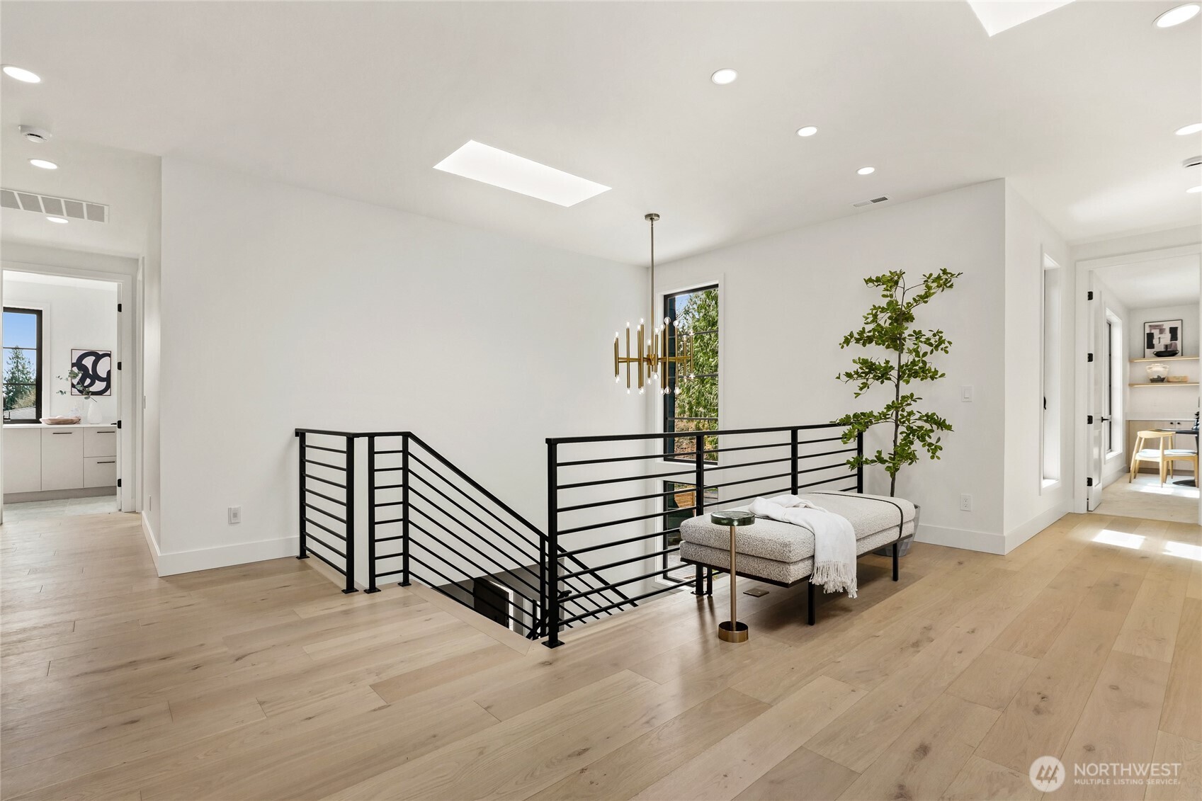 Kirkland, Washington, 98033, United States, 5 Bedrooms Bedrooms, ,5 BathroomsBathrooms,Residential,Active,2032937