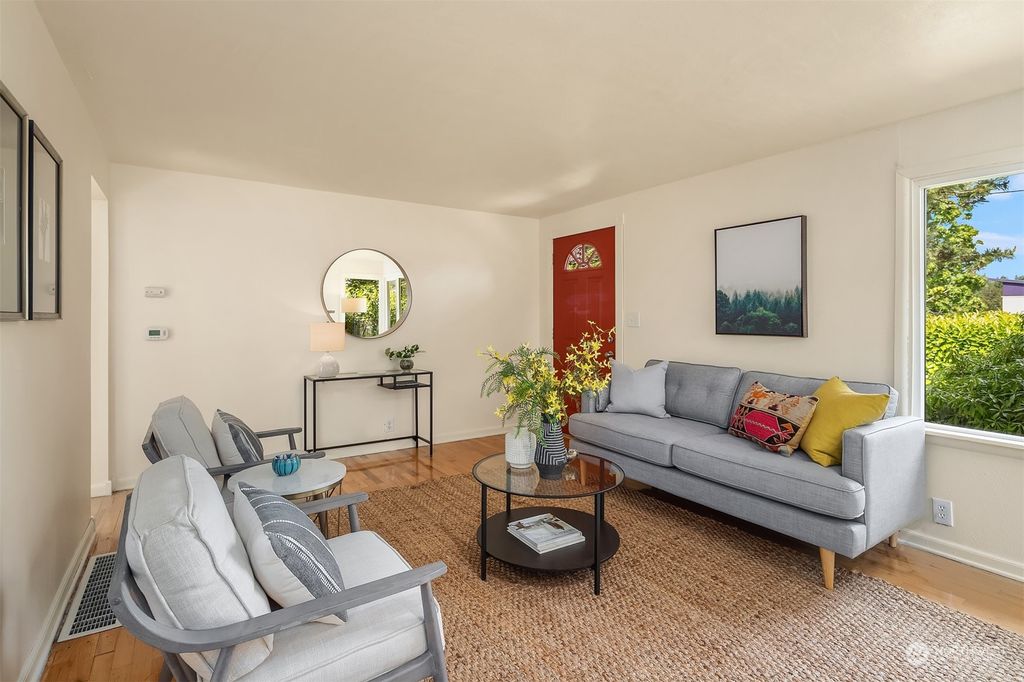 Photo of 11253 35th Avenue SW, Seattle, WA 98146 (MLS # 2076189)