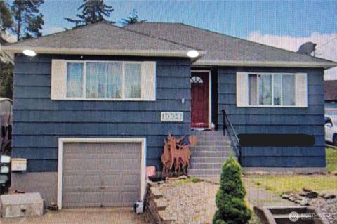 Photo of 1004 Harris Street, Kelso, WA 98626 (MLS # 2493942)