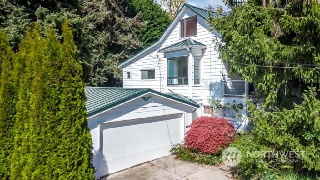 Photo of 507 35th Ave S Ave, Seattle, WA 98144 (MLS # 2219754)