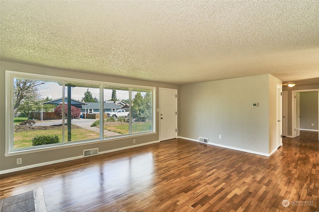 Photo of 1102 E Seattle Street, Kent, WA 98030 (MLS # 2235880)