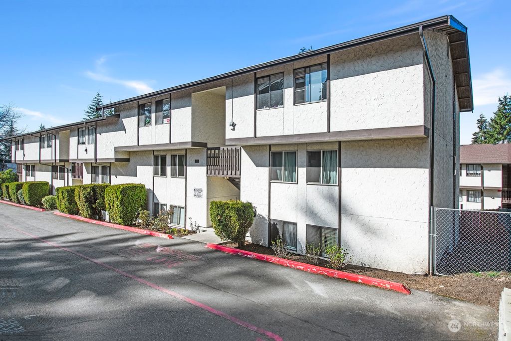 Photo of 3523 S 160th Street #C4, SeaTac, WA 98188 (MLS # 2047793)