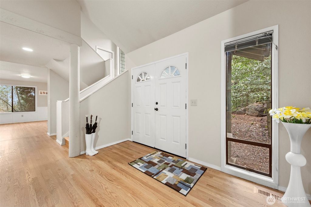 Photo of 4727 153rd Avenue SE, Bellevue, WA 98006 (MLS # 2469175)