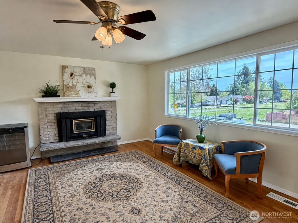 Photo of 2508 SE 16th St, Renton, WA 98058 (MLS # 2517632)