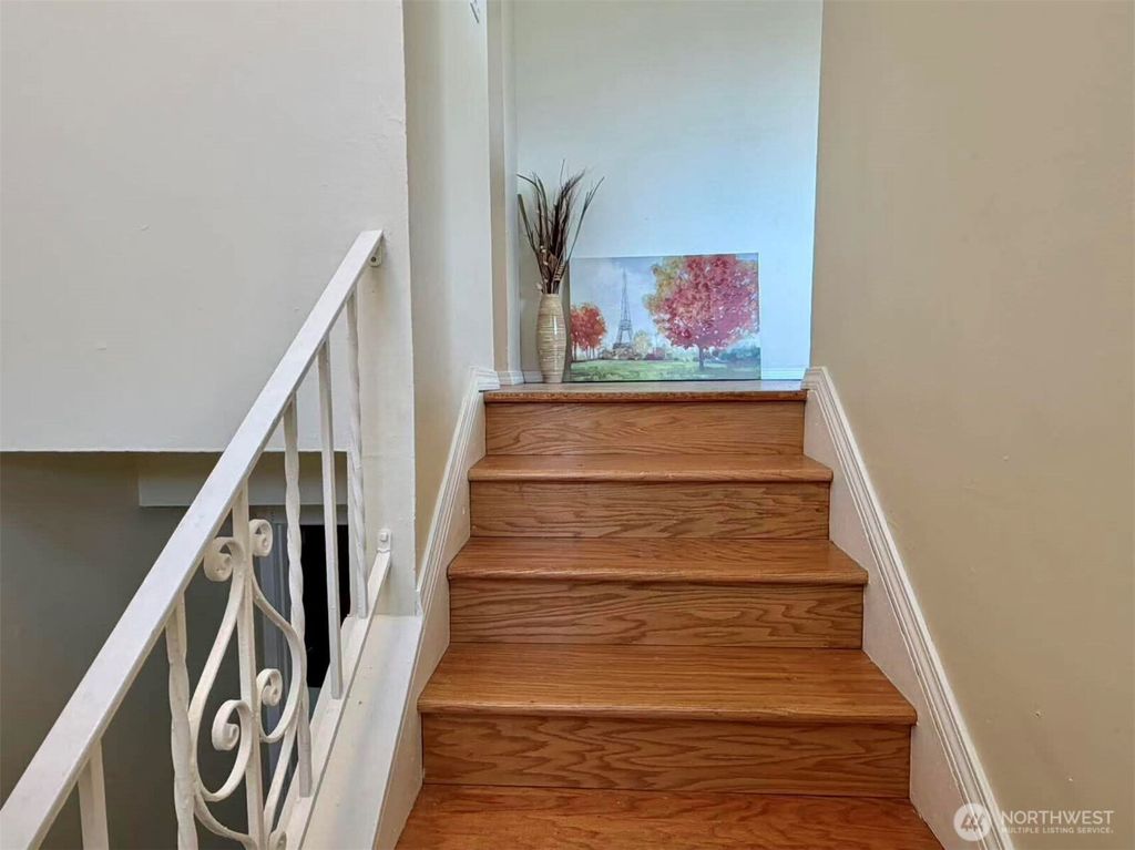 Photo of 2508 SE 16th St, Renton, WA 98058 (MLS # 2517632)