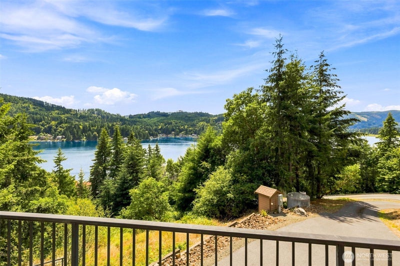 2040 Summit Lake Shore Road NW