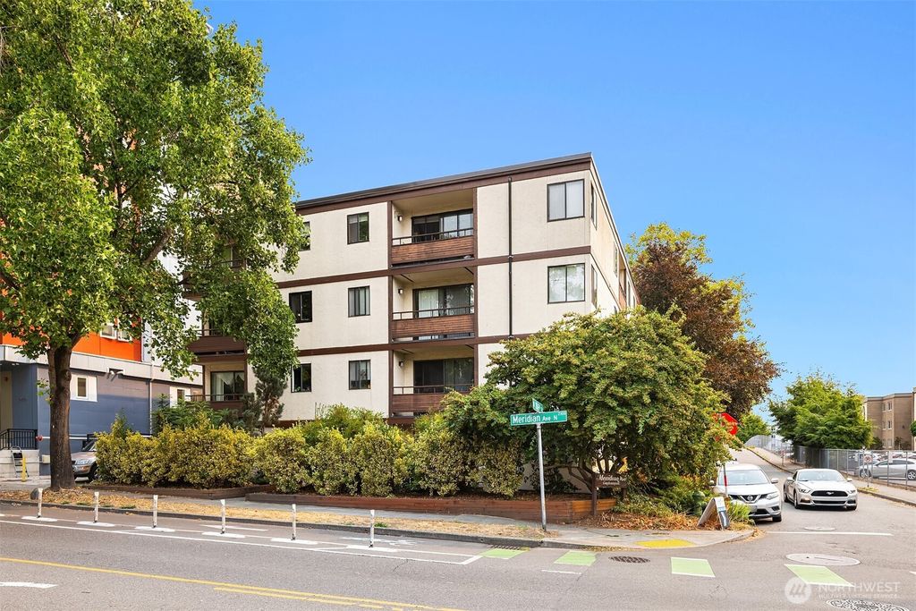 Photo of 2100 N 106th Street #402, Seattle, WA 98133 (MLS # 2429029)