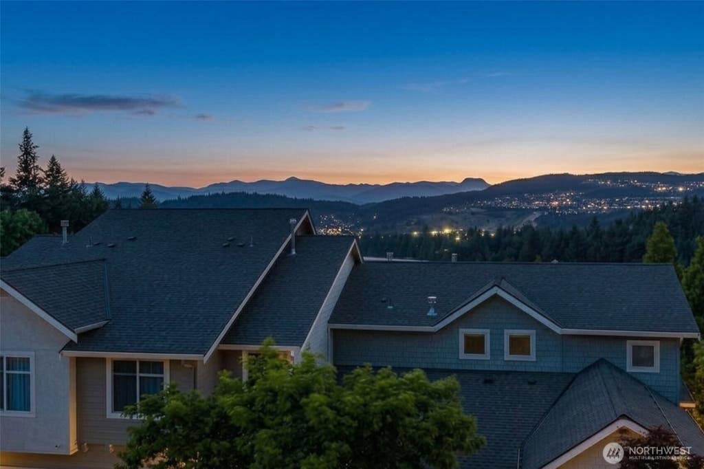 Photo of 93 Sky Ridge Road NW #505, Issaquah, WA 98027 (MLS # 2557006)