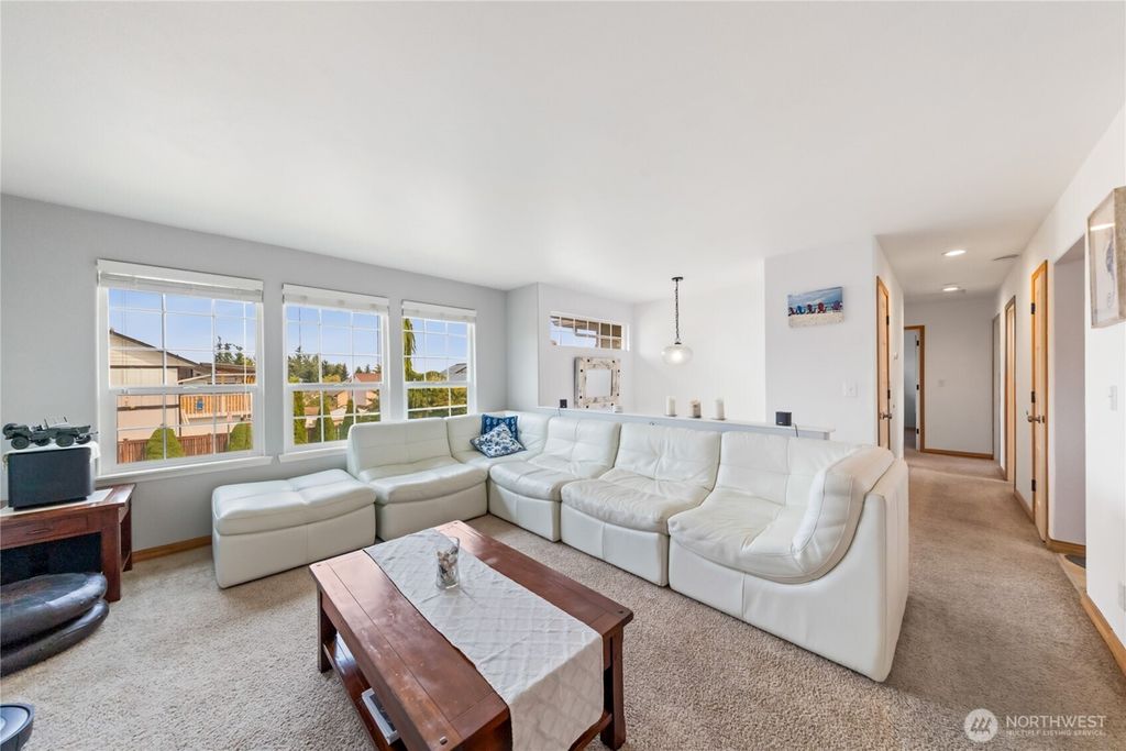 Photo of 1122 SW 59th Place, Everett, WA 98203 (MLS # 2430088)