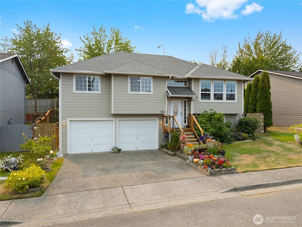 Photo of 1122 SW 59th Place, Everett, WA 98203 (MLS # 2430088)