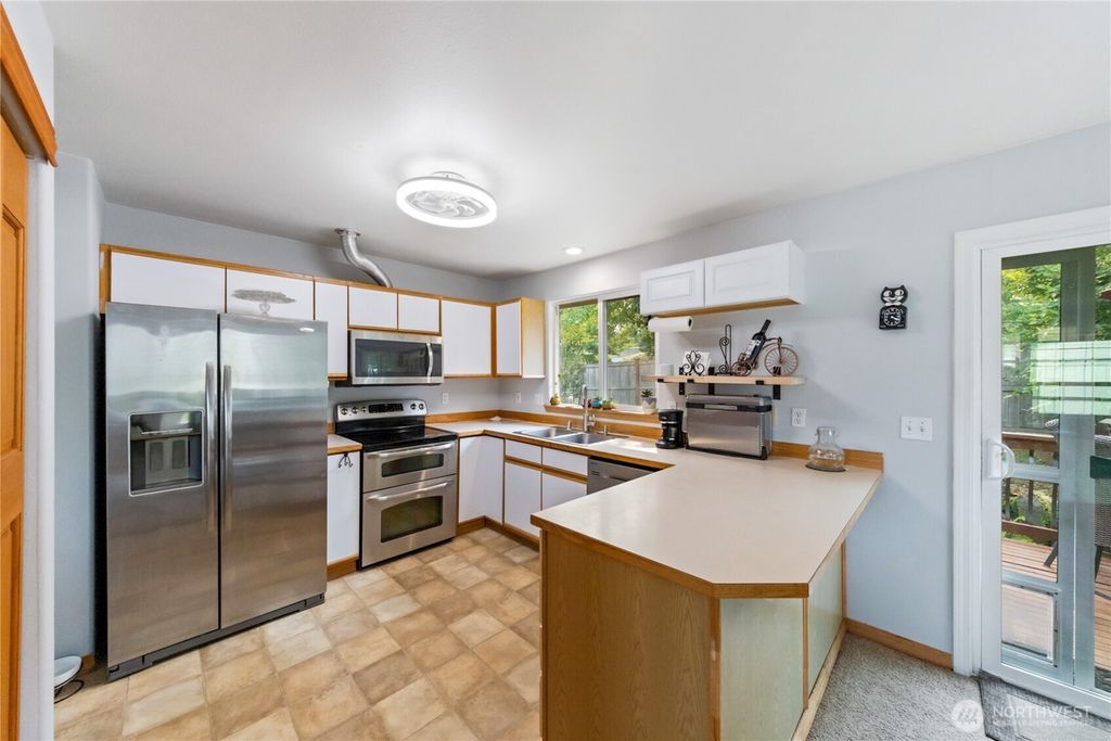 Photo of 1122 SW 59th Place, Everett, WA 98203 (MLS # 2430088)