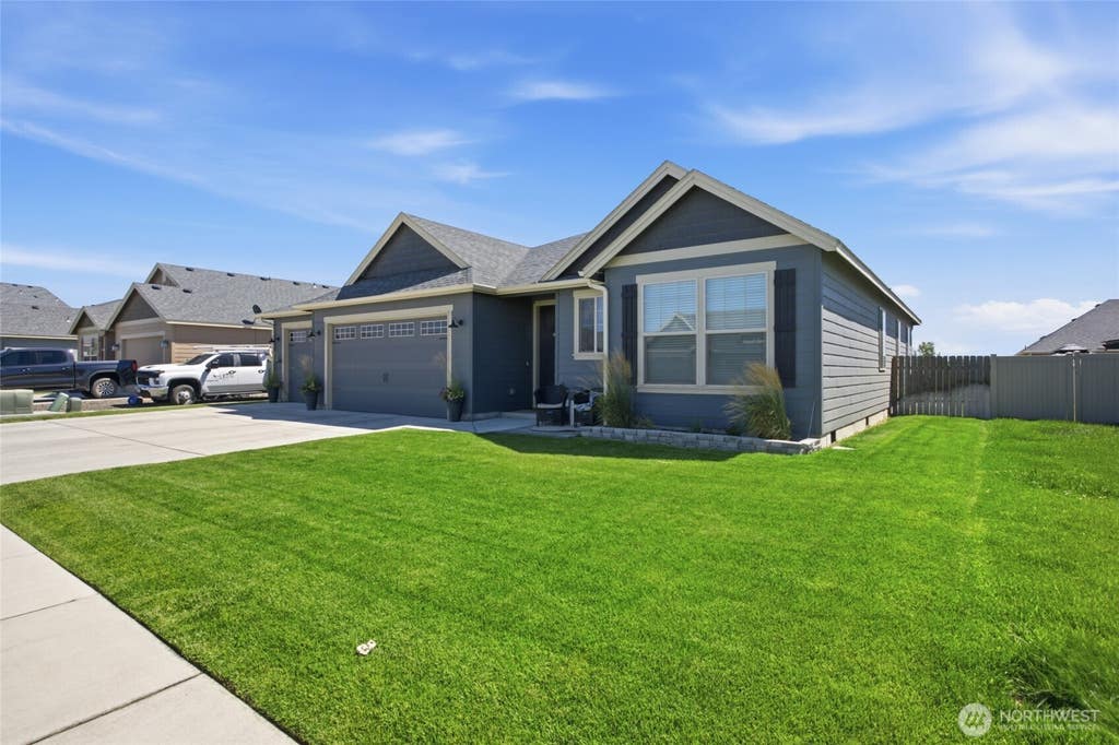 Photo of 4713 W Wren ST, Moses Lake, WA 98837 (MLS # 2566949)