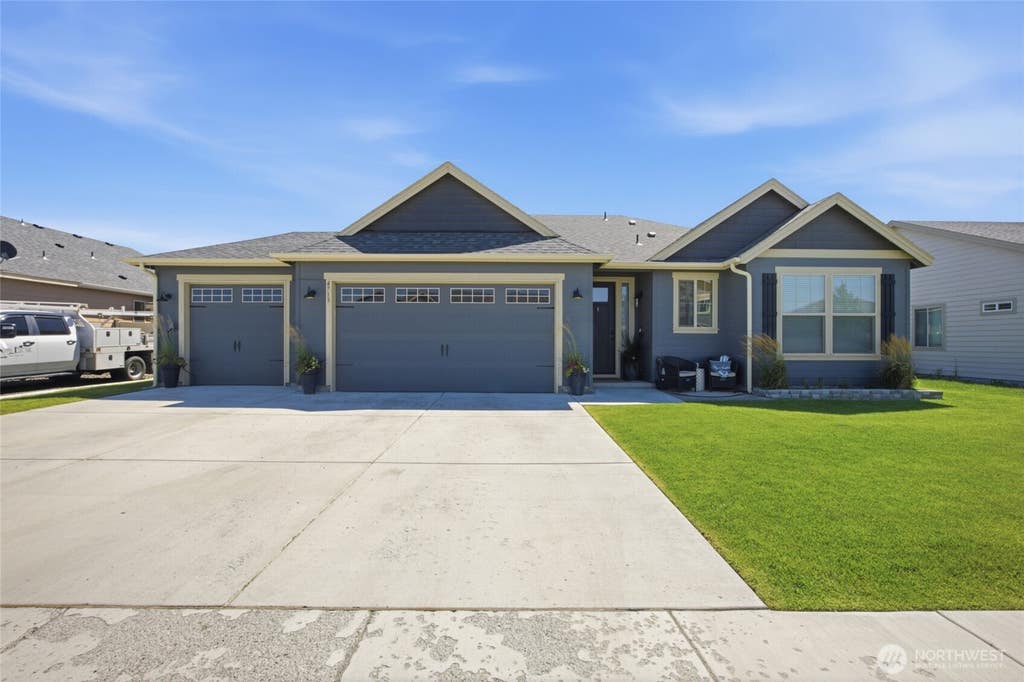 Photo of 4713 W Wren ST, Moses Lake, WA 98837 (MLS # 2566949)